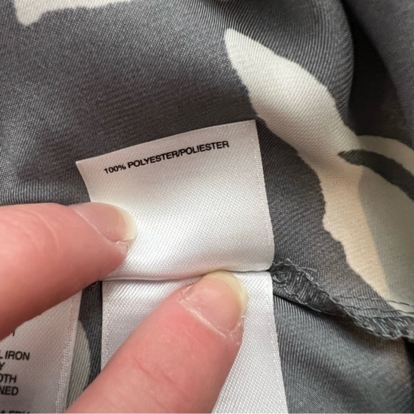 NINE WEST Women's size small Charmeuse Pattern Bow Blouse Grey White Floral - Picture 8 of 8